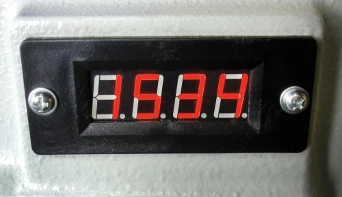 Charnwood 1420V Heavy Duty Bench Lathe | Poolewood 9 Charnwood 1420V Heavy Duty Bench Lathe | Poolewood - Image 7